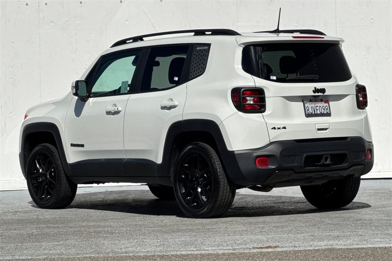 Jeep Renegade Vehicle Full-screen Gallery Image 06
