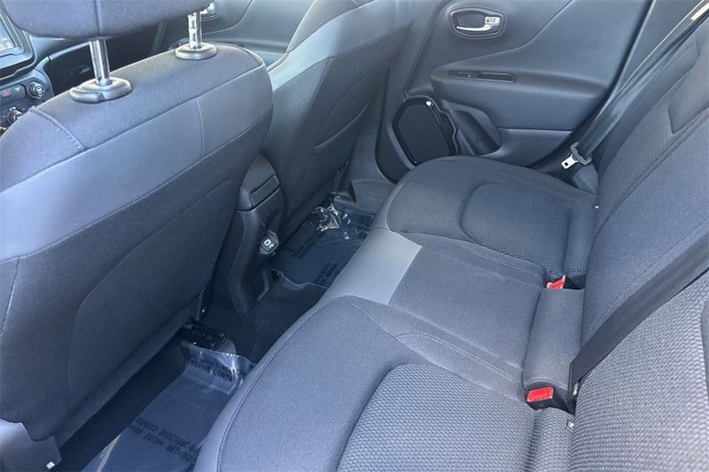 Jeep Renegade Vehicle Full-screen Gallery Image 12