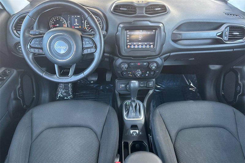 Jeep Renegade Vehicle Full-screen Gallery Image 13