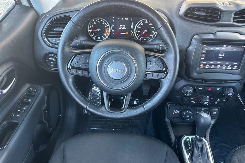 Jeep Renegade Vehicle Full-screen Gallery Image 14