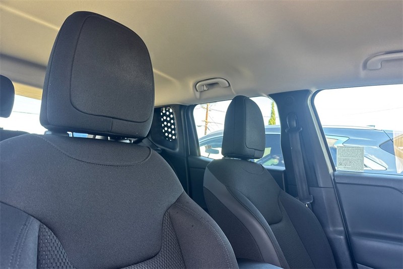 Jeep Renegade Vehicle Full-screen Gallery Image 17