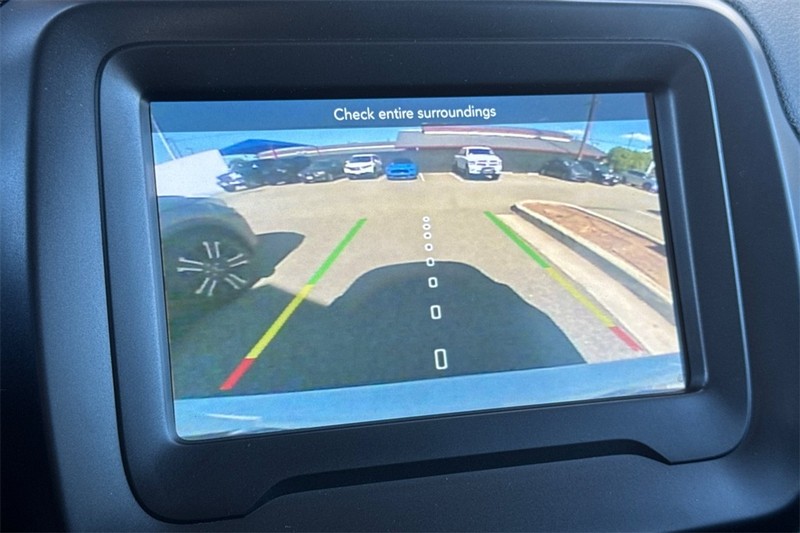 Jeep Renegade Vehicle Full-screen Gallery Image 19