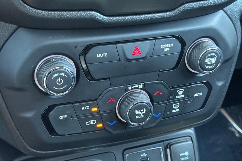 Jeep Renegade Vehicle Full-screen Gallery Image 20