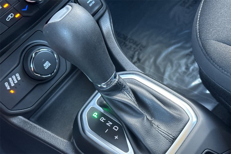 Jeep Renegade Vehicle Full-screen Gallery Image 21