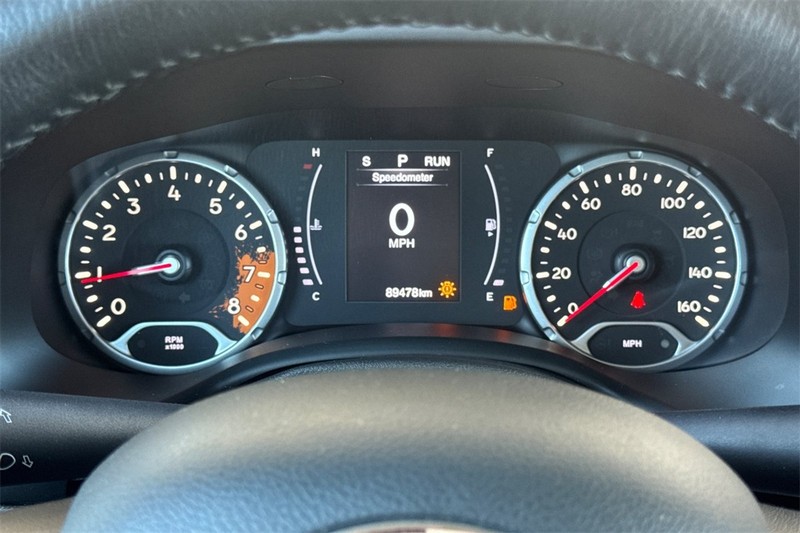 Jeep Renegade Vehicle Full-screen Gallery Image 24