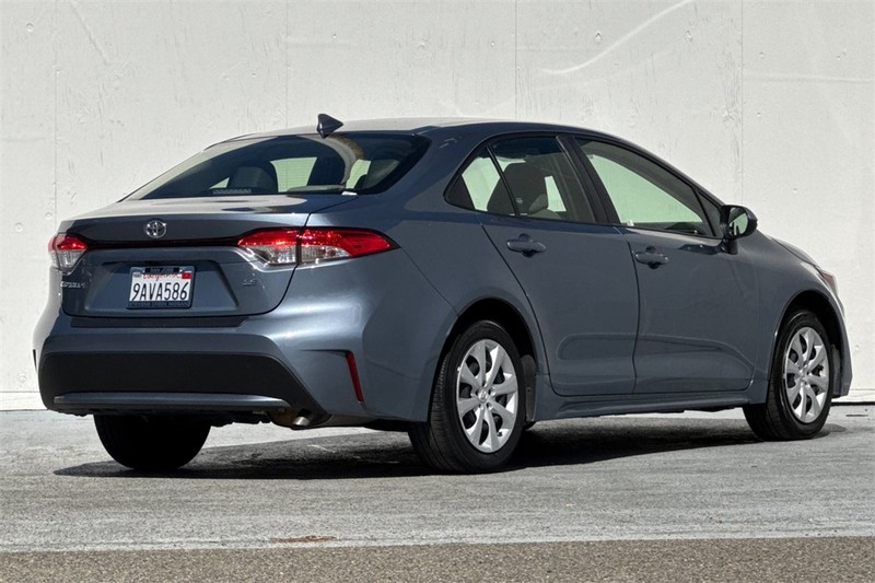 Toyota Corolla Vehicle Full-screen Gallery Image 04