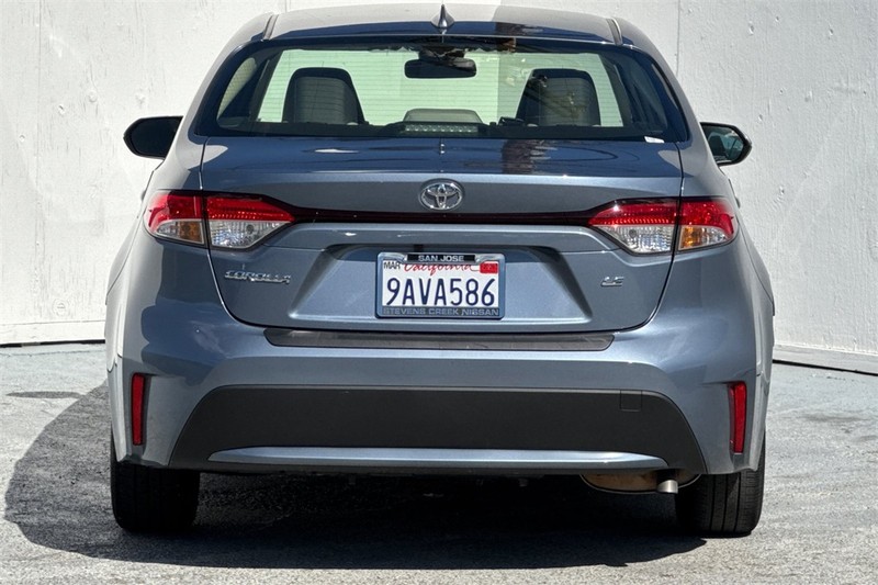 Toyota Corolla Vehicle Full-screen Gallery Image 05