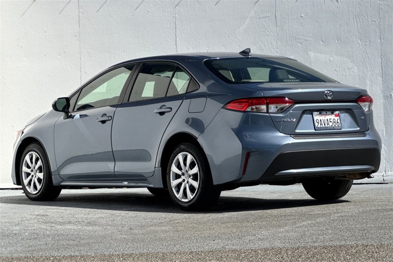 Toyota Corolla Vehicle Full-screen Gallery Image 06