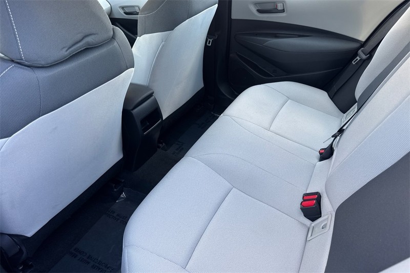 Toyota Corolla Vehicle Full-screen Gallery Image 12