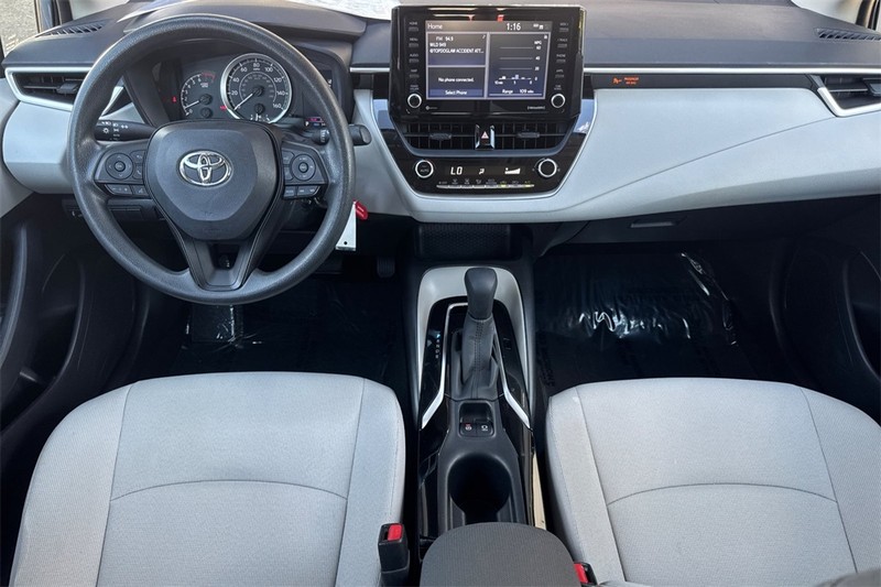 Toyota Corolla Vehicle Full-screen Gallery Image 13