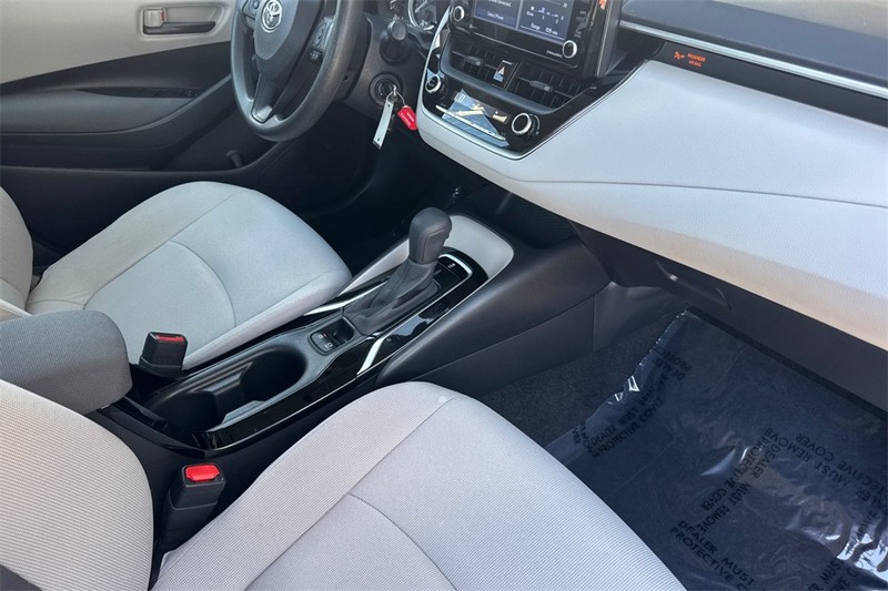 Toyota Corolla Vehicle Full-screen Gallery Image 15