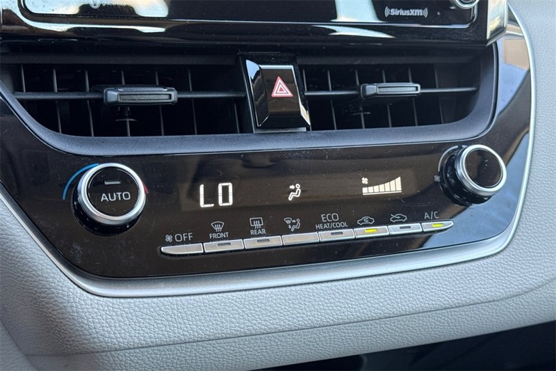 Toyota Corolla Vehicle Full-screen Gallery Image 19