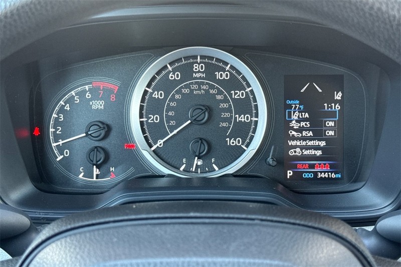 Toyota Corolla Vehicle Full-screen Gallery Image 22