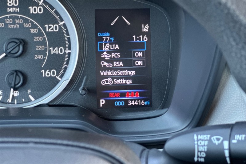 Toyota Corolla Vehicle Full-screen Gallery Image 23