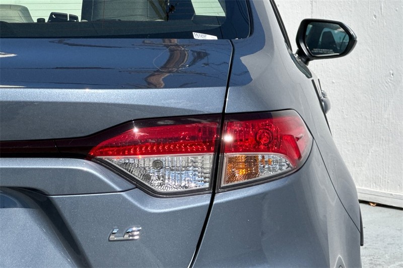 Toyota Corolla Vehicle Full-screen Gallery Image 25