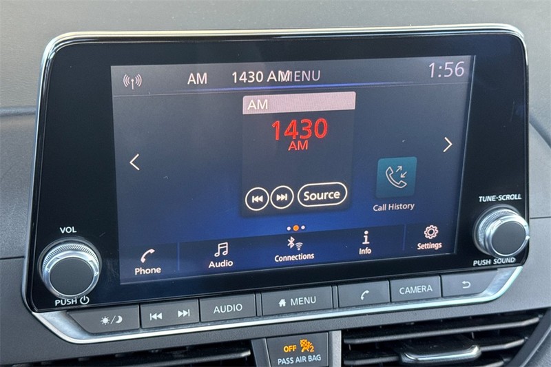 Nissan Altima Vehicle Full-screen Gallery Image 17