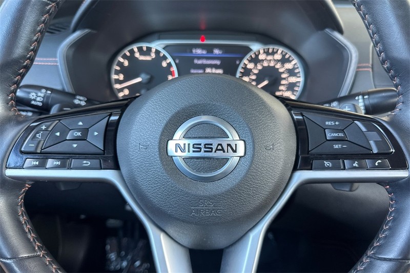 Nissan Altima Vehicle Full-screen Gallery Image 22