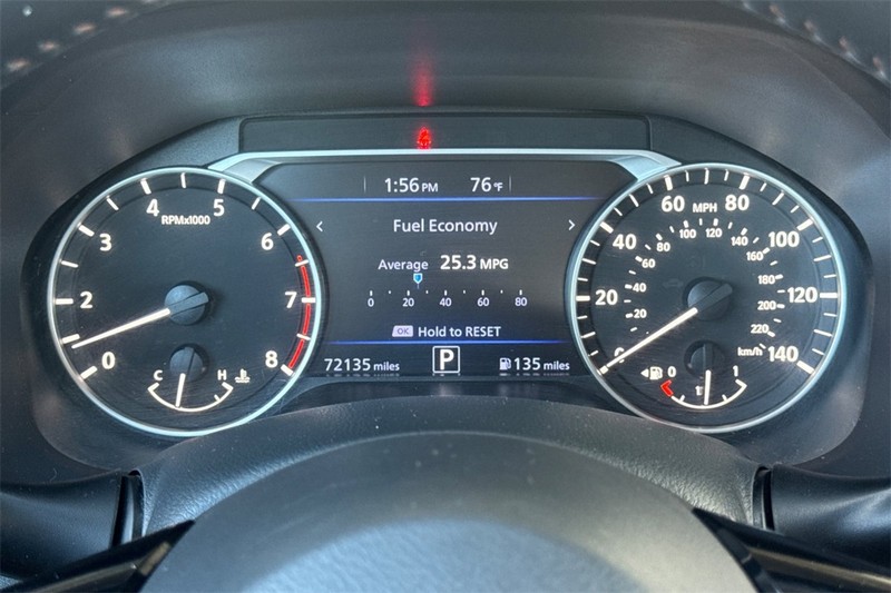 Nissan Altima Vehicle Full-screen Gallery Image 23