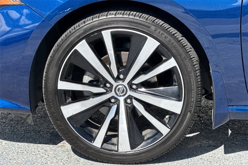 Nissan Altima Vehicle Full-screen Gallery Image 25