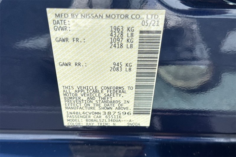 Nissan Altima Vehicle Full-screen Gallery Image 27