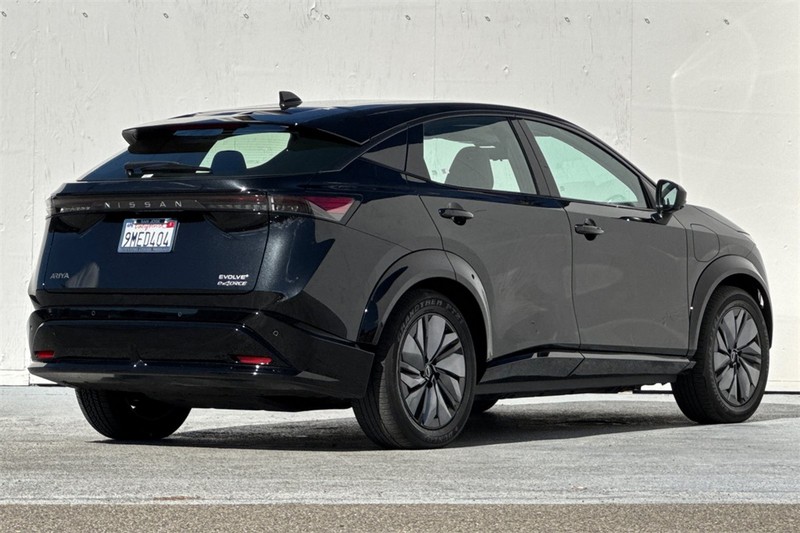 Nissan ARIYA Vehicle Full-screen Gallery Image 04