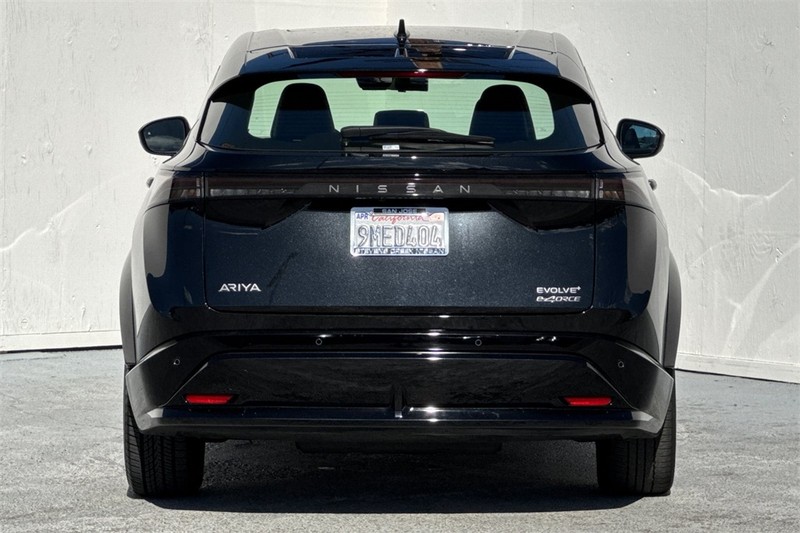 Nissan ARIYA Vehicle Full-screen Gallery Image 05