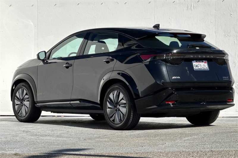 Nissan ARIYA Vehicle Full-screen Gallery Image 06