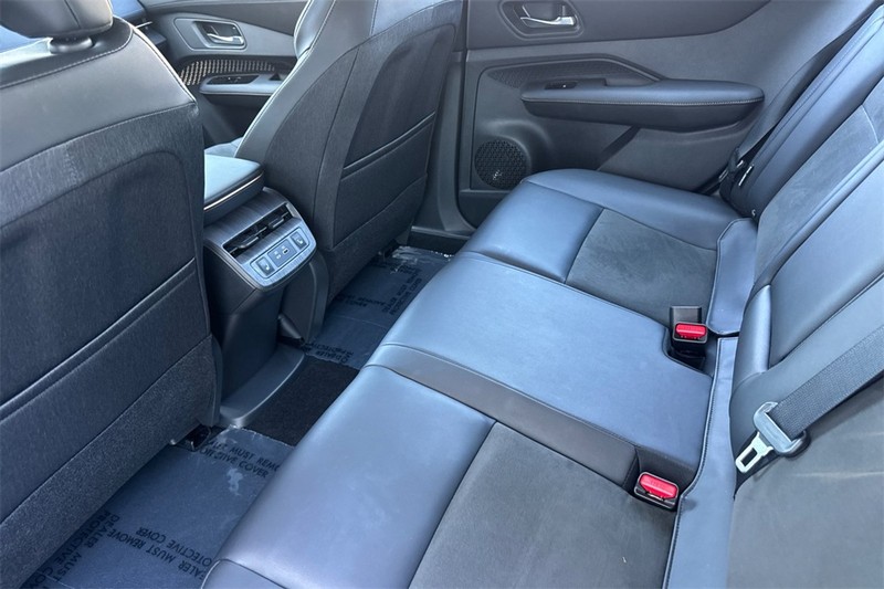 Nissan ARIYA Vehicle Full-screen Gallery Image 12