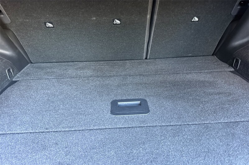 Nissan ARIYA Vehicle Full-screen Gallery Image 15