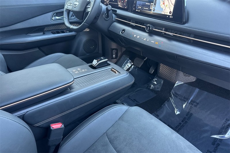 Nissan ARIYA Vehicle Full-screen Gallery Image 16