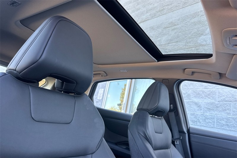 Nissan ARIYA Vehicle Full-screen Gallery Image 17