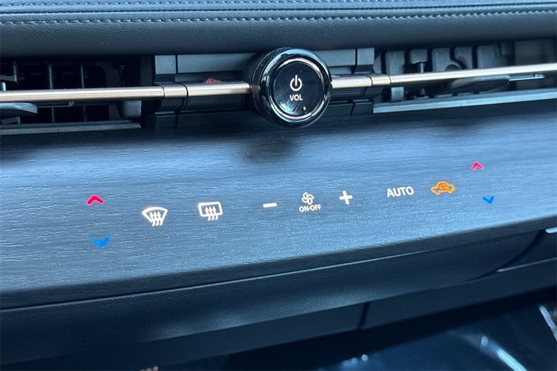 Nissan ARIYA Vehicle Full-screen Gallery Image 21