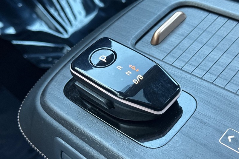 Nissan ARIYA Vehicle Full-screen Gallery Image 22