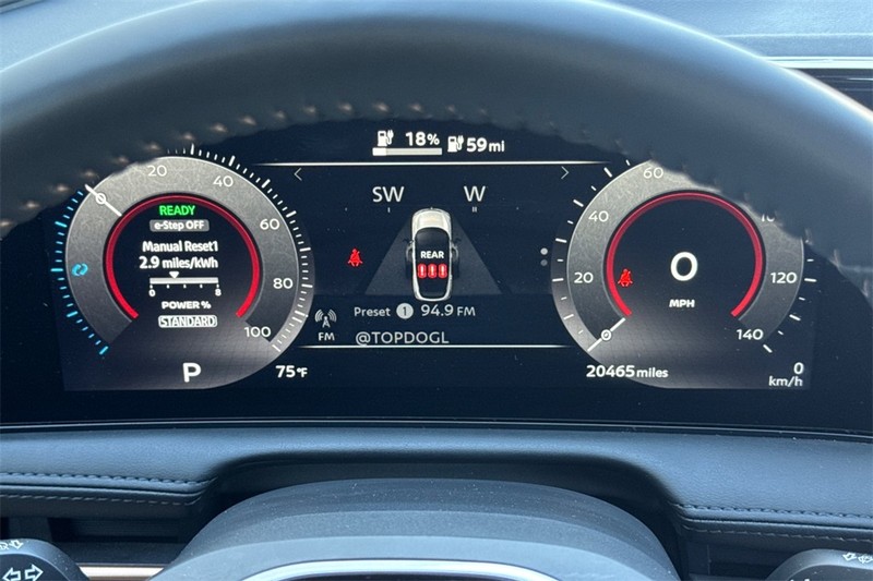 Nissan ARIYA Vehicle Full-screen Gallery Image 25