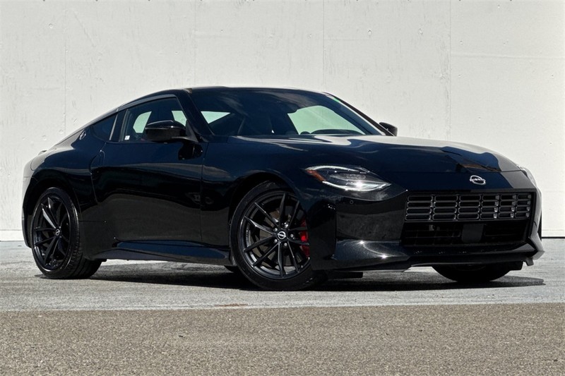 Nissan Z Vehicle Full-screen Gallery Image 02