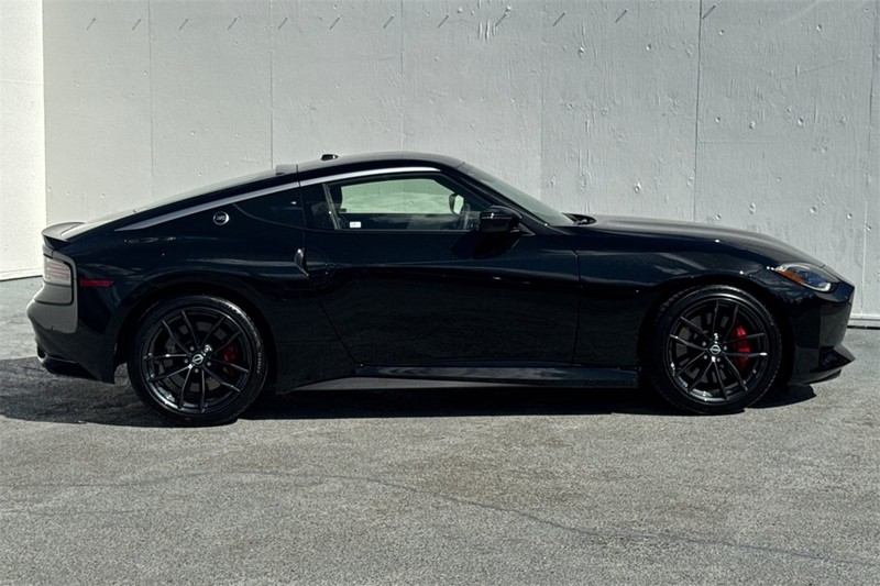 Nissan Z Vehicle Full-screen Gallery Image 03