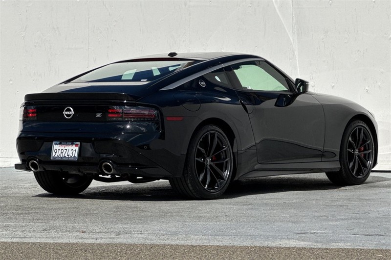 Nissan Z Vehicle Full-screen Gallery Image 04