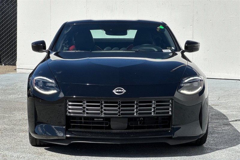 Nissan Z Vehicle Full-screen Gallery Image 09