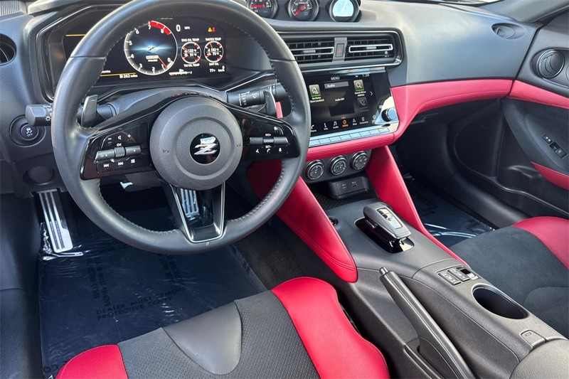 Nissan Z Vehicle Full-screen Gallery Image 12