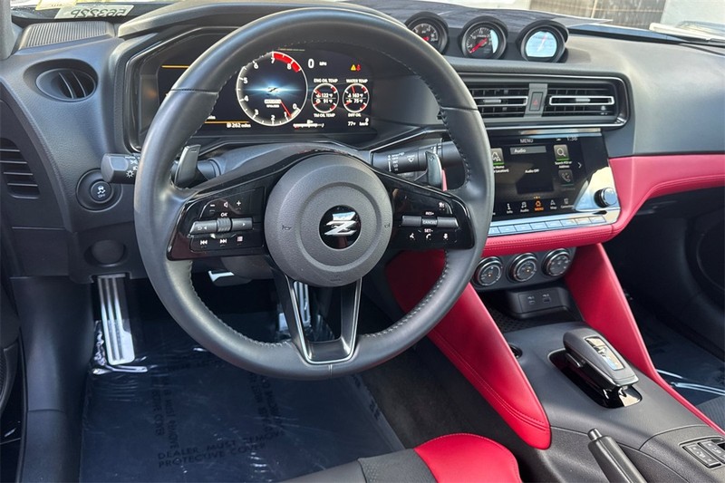 Nissan Z Vehicle Full-screen Gallery Image 13