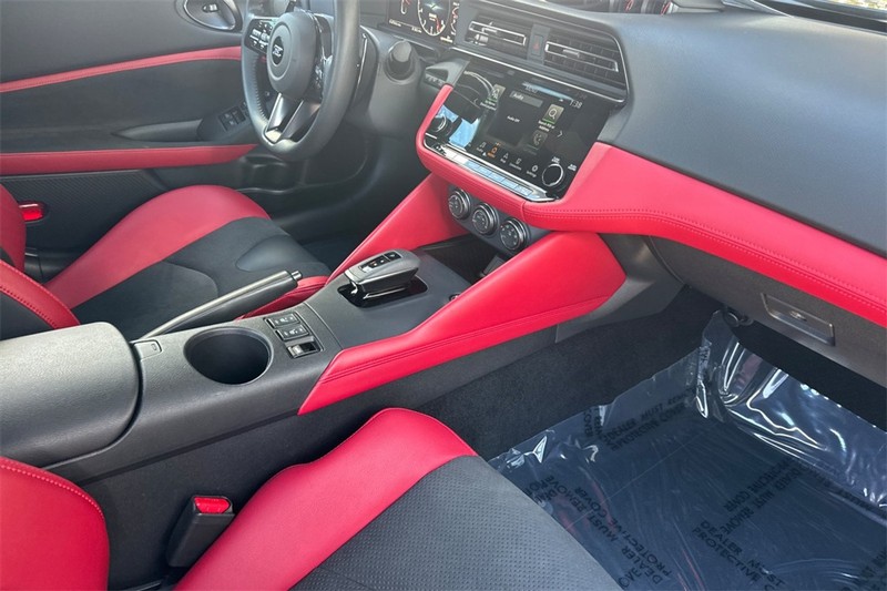 Nissan Z Vehicle Full-screen Gallery Image 14