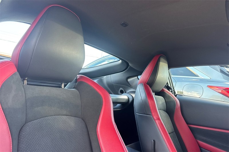 Nissan Z Vehicle Full-screen Gallery Image 15