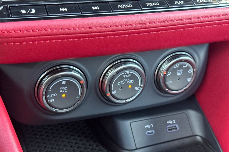 Nissan Z Vehicle Full-screen Gallery Image 19