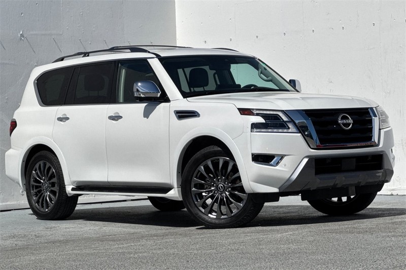 Nissan Armada Vehicle Full-screen Gallery Image 02