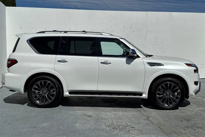 Nissan Armada Vehicle Full-screen Gallery Image 03