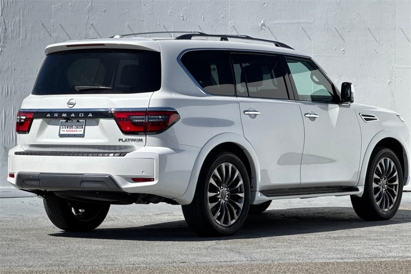 Nissan Armada Vehicle Full-screen Gallery Image 04