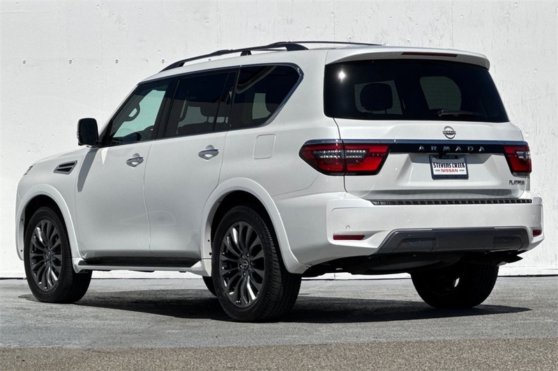 Nissan Armada Vehicle Full-screen Gallery Image 06