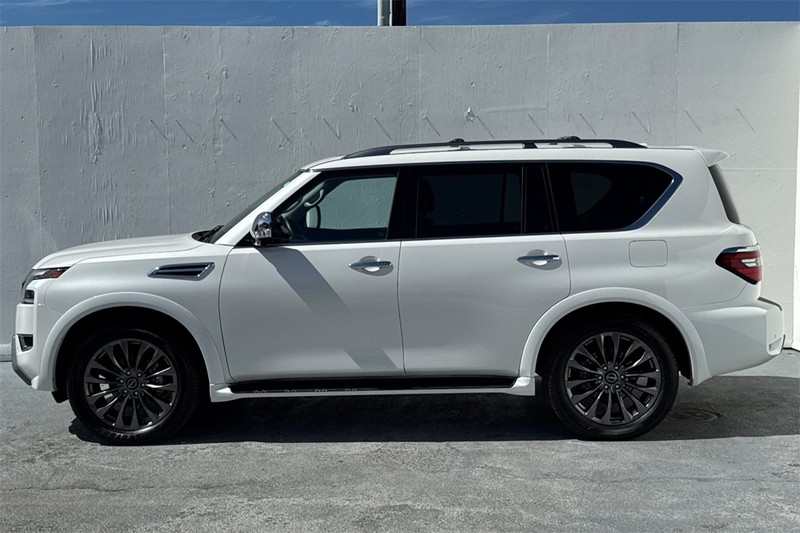 Nissan Armada Vehicle Full-screen Gallery Image 07