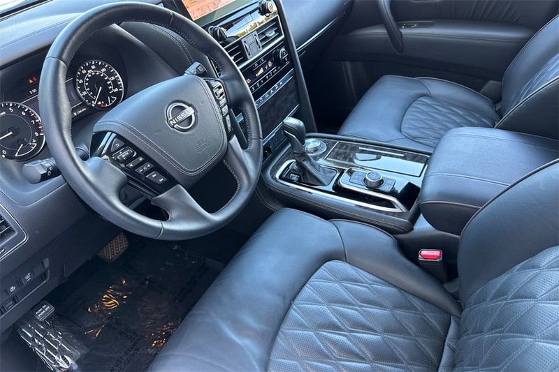 Nissan Armada Vehicle Full-screen Gallery Image 10