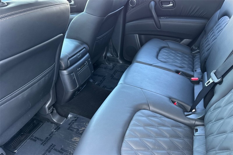 Nissan Armada Vehicle Full-screen Gallery Image 12